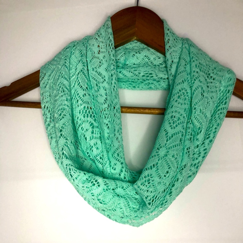 GAP - Mint Green Lace Infinity Scarf